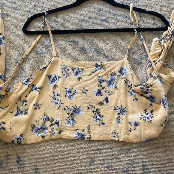 Lulus open back tank top - Picture 3 of 3